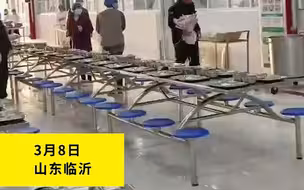 门卫大叔一路小跑 羞涩给食堂阿姨送花 网友:歌里唱的都是真的!