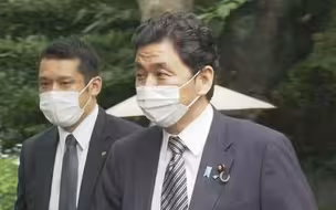日本防卫大臣岸信夫前往靖国神社“拜鬼”