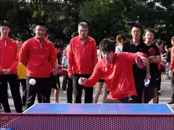 国乒队员与市民切磋，王楚钦：他们也不服我，确实不好打