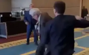 让人大跌眼镜的一幕发生了