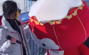 雪容融练蹦迪准备营业 网友：大头和身体各跳各的