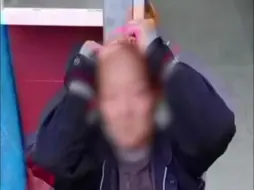 老人在养老院被捆铁柱上，养老院辩称捆绑系为防其自伤