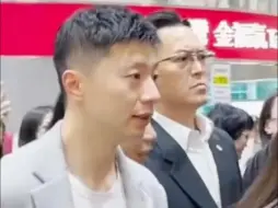 马龙以大学生身份赴台访问，大量岛内民众前往机场迎接