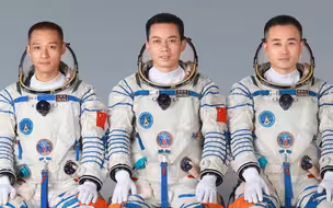 汤洪波 唐胜杰 江新林 神十七最年轻乘组！