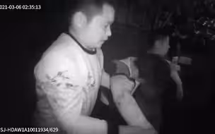 KTV醉酒男子神秘失踪 民警跟随血迹找寻受伤男子 最后顺利解救