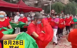 都市报道【直击郑州京广路解封现场！白发奶奶带领老姐妹，敲锣打鼓扭秧歌 ！】
