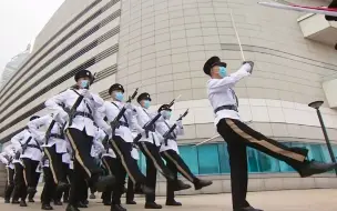 香港金紫荆广场七一升旗，护旗队以中式步操入场英姿飒爽！