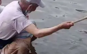 贵州81岁硬核大爷下水勇救溺水男童