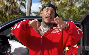 6ix9ine2025情人节送新女友香奈儿包