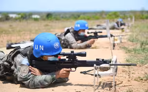全副武装火力全开！实拍中国蓝盔在维和一线首次展开实弹射击训练