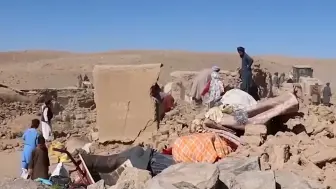 阿富汗地震已造成超4000人伤亡 直击救援现场：徒手挖掘 废墟旁搭起帐篷