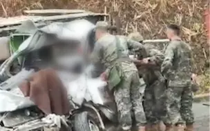 武警官兵路遇车祸紧急救援！你永远可以相信人民子弟兵！