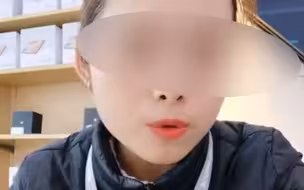 #女子停车被劳斯莱斯和奔驰前后夹击 ，当事人回应：拍视频纯粹为了自嘲，希望网友存善念！
