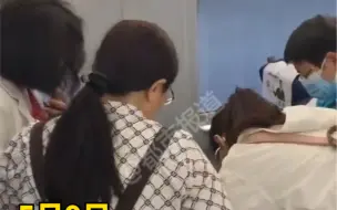都市报道【乘客高铁上突发疾病 河南医护挺身而出 热心旅客接力送药！】