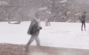 看点凉快的！时隔11年南非约堡迎来首次降雪，让民众兴奋不已