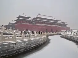 漫天白雪配上故宫的红，氛围感拉满，秒回“紫禁城”