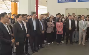 李家超率团东莞参观国际空港中心 乘网红小火车逛华为基地