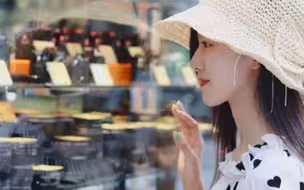 失去一只眼睛又怎样？“单眼女孩”活成学生心中的“女神”