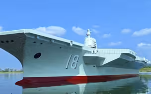 太震撼了！湖南小伙耗时2年，建造003航母模型，长10米排水量达1.3吨，有驾驶舱能飞舰载机模型