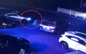 广东揭阳无牌轿车疯狂撞人碾压一女子后逃逸 警方：案件正在处理