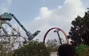 最害怕的事情发生了！印度公园大摆锤突然断裂，致2死27伤