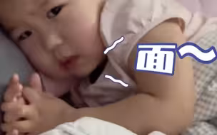 宝宝生病躺床上，心心念念要吃干脆面。网友：好不好就全凭这一口面啦