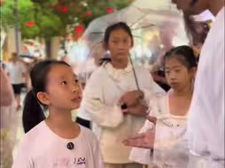 起鸡皮疙瘩了！9岁香港女孩粤语背诵《滕王阁序》 太好听了！