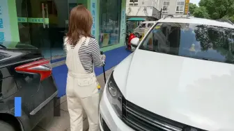 盲人出门安心吗？记者蒙眼体验走盲道