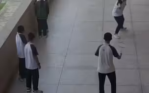 勿忘国耻，吾辈自强！防空警报拉响瞬间 正在上体育课的孩子们这样做！少年强则国强！