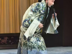麒麟剧社演出结束，陶阳返场京剧《击鼓骂曹》“昔日里韩信受胯下”