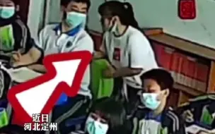 扶起、端水、开窗户，老师晕倒后学生们紧急施救的动作亮了！