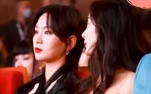 【周笔畅&杨幂】她两真的是明目张胆啊，周笔笔你真的是太宠杨幂了 爱是真的藏不住