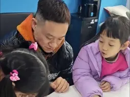 杨威回应双胞胎女儿在家上学，不建议效仿：生病恢复后会回学校