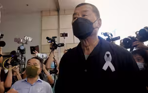 “揽炒派”设新门面企图操纵“学生公投”  、黄之锋与黎智英为钱反目 港友讽刺“狗咬狗骨”
