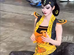 这个cos勾起了谁的童年回忆？“老师老师，A馆怎么走呀”，她尾巴水灵灵地伸了出来
