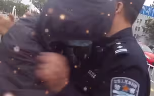 男子欲轻生见到民警瞬间破防：抱抱我吧