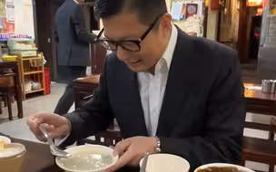 试喝北京豆汁，邓炳强感受如何？