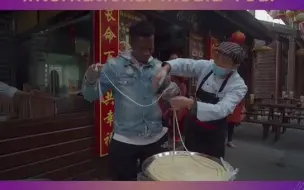 【中国有约】扯面初体验，非洲小哥直呼“太难了！”
