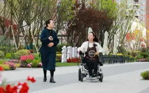 金牌导游在汶川地震中受伤致下肢瘫痪，如今逆袭成为轮椅上的女老板