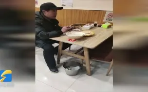 暖！每次送碗羊汤给陌生大爷 老板娘：谁都有老的时候