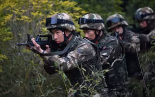 又快又准！现场直击“闪电枪手”武警特战队
