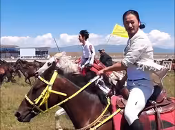 贺娇龙带领吴京、于适等一众明星策马狂奔，看新疆昭苏“天马节”压轴大戏，万马奔腾