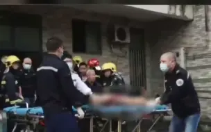 痛心！火灾中舍身救妻的丈夫去世