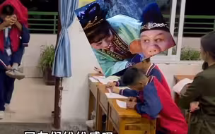 班主任提前到教室 后进来的学生反应太真实 网友：像极了当年的我