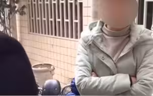 男方起诉女方！ #小伙因内衣买小结婚当天被拒迎亲 ，双方僵持了2个多小时。女方：他的态度很差是导火索