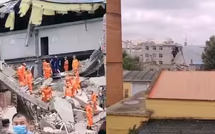 哈尔滨一市场四层仓库突然坍塌 满地残砖瓦砾 直击救护车救援现场！