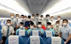 210名同胞乘特殊航班从阿富汗平安回国