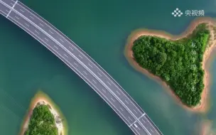 山与水默契形成一座心型岛屿