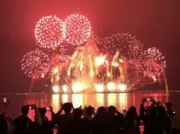 超燃视觉盛宴！东东带你看“滴水之恋”2024滴水湖烟花秀 【编导：董艺晖】