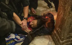 开枪了！一名女性特朗普支持者闯国会时被枪杀